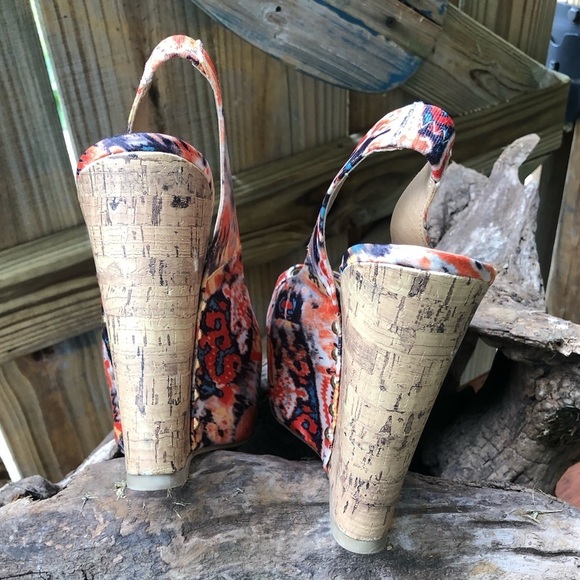 Guess Bright Multi Color Aztec Print Cork Wedges Size 6.5 - Picture 8 of 10